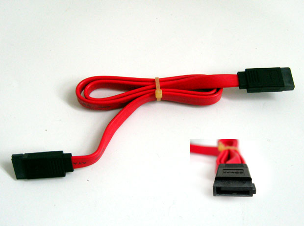 SATA�����֥�  (��K08-A945)
