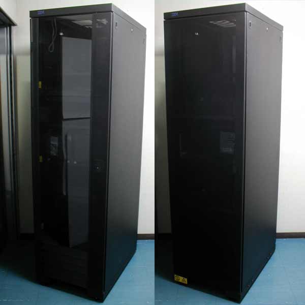 9306-900 IBM 42U サーバーラック キャスター付き